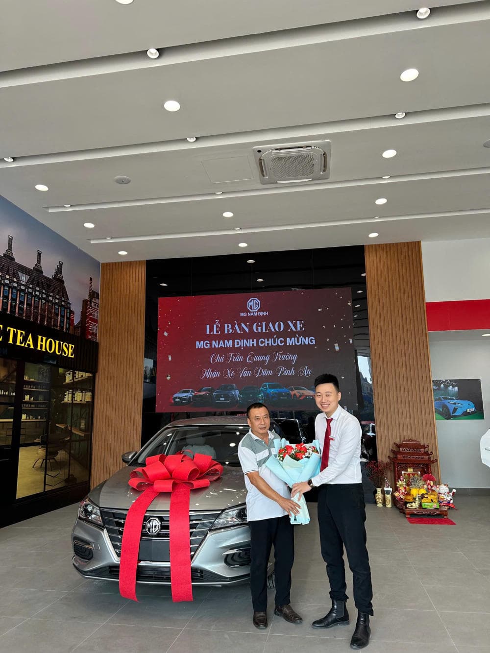 Showroom MG Nam Định bàn giao xe cho khách hàng #12